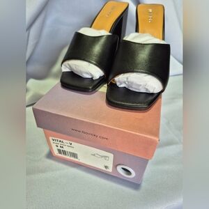 Lisa Vicky’s Women’s Size 9 NWB Black Women's Vital-V Sandels